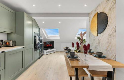 Stunning 4 Bedroom Abode in Zone 1 - Balcony - Sleeps 9 - Foto 2