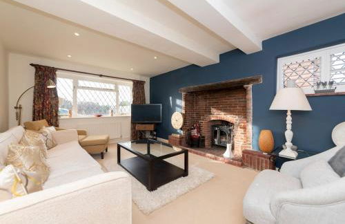 Luxurious Country House with Cinema Games Room - Pass the Keys - Photo 1