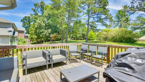 Spacious High Point Family Home with Yard and Grill - Foto 2