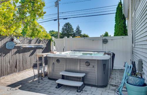 Hot Tub and Fireplace Coastal Getaway in Maine - Foto 3