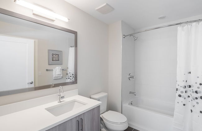 Global Luxury Suites at Bethesda Metro - Photo 21