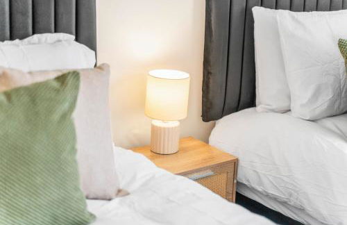 Stylish 4 Bedroom House in St Neots w Free Parking - Foto 42