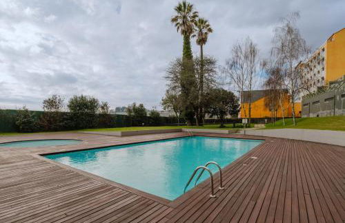 Elegant Riverfront Flat | Pool & Sports by Host Wise - Foto 1