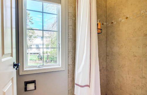 Menasha Home with Patio - Walking Distance to Lake! - Foto 16