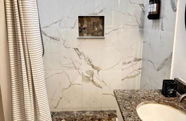 Modern 3BR Villa with Heated Pool & BBQ 14mi to Disney - Photo 16