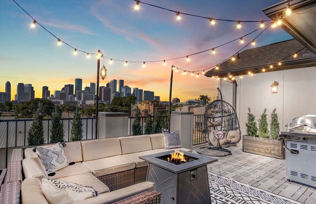 Luxury Downtown Home w Rooftop Deck in the Skyline - Foto 1