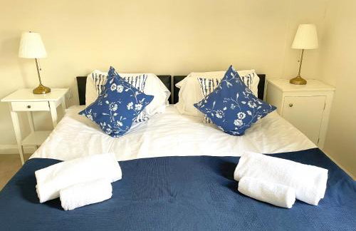 The Racecourse - Quaint Victorian Home With Free Parking - Foto 27