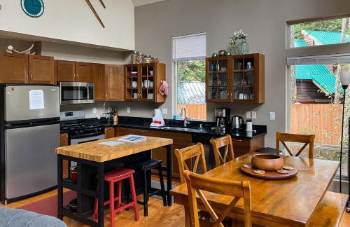 Hanging Glacier Chalet - Photo 26