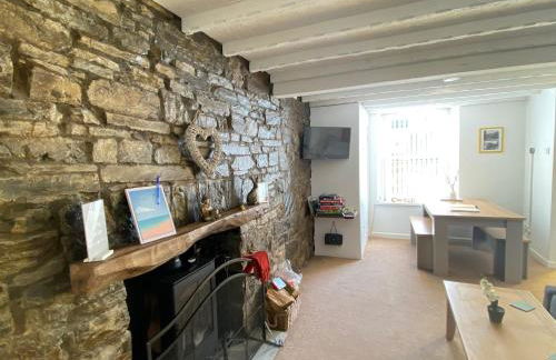 The Cwtch, Log Fire, Sleeps 6, Nr Zip World, Brecon and Bike Park Wales - Photo 19