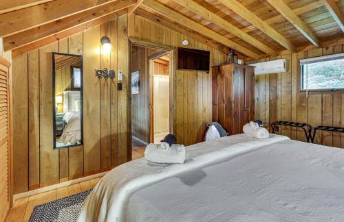 Less Than 1 Mi to Lake Cabin with Hot Tub in Greentown! - Foto 15