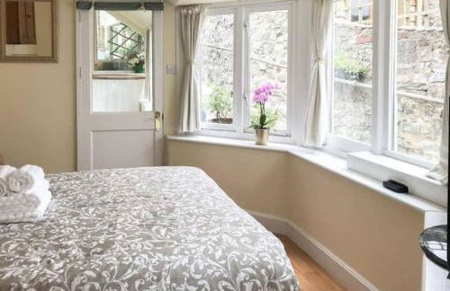 Lyme Clifftop Hideaway - Photo 15