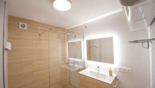 "El Balcon de Huelva" lujo en pleno centro - Foto 4, Shower