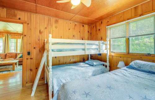 Rapid City Cottage with Patio Near Beach Access! - Foto 19