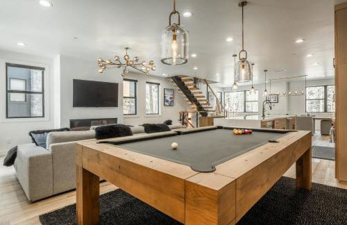 New Luxury 4BR /3BA Obsidian Reserve #110 – Hot Tub, 2-Car Garage, Pool Table, Mount Views! - Foto 6