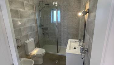 Spacious Villa. Large Rooftop. 4 Bedroom Sleeps 8 - Foto 2