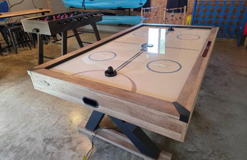 Sauna, Game Room, and Beach Front on Houghton Lake - Foto 76