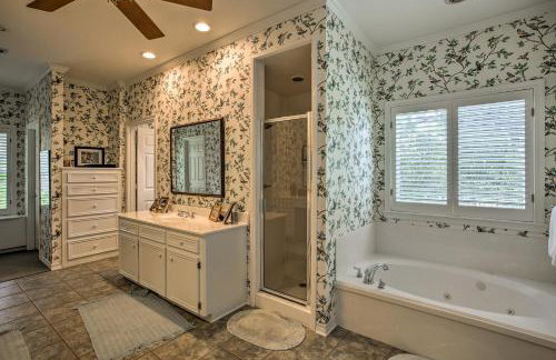 Pet-Friendly Lake Athens Home with Fireplace! - Foto 13