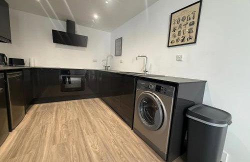 Stylish 3 bed spacious flat - Foto 9