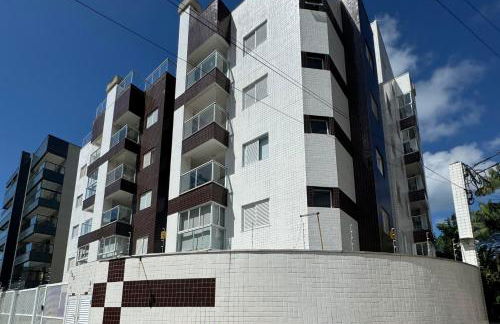 Apartamento na Praia das Toninhas em Ubatuba 350m da praia -2 quartos sendo 1 suite, piscina, varanda gourmet com churrasqueira, ar condicionado, cozinha completa, duas garagens - Foto 47