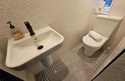 The Rocky Luxe - 4 Bedrooms - Parking - Sleeps 8 - Foto 11