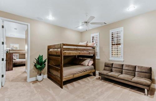 Luxury Retreat with Heated Pool & Hidden Game Room home - Photo 15