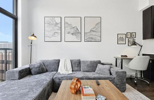 Upscale Penthouse Pool, Gym and Garage - Foto 17