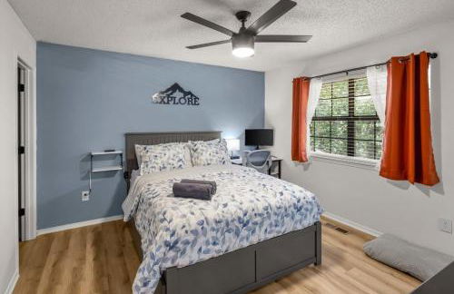 Back-40 Retreat with Hot Tub & Bike Garage - Photo 31