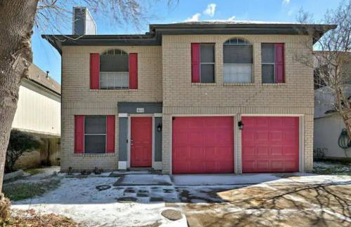 Modern Family Home, Close to Typhoon Texas and Tesla Gigafactory - Photo 1