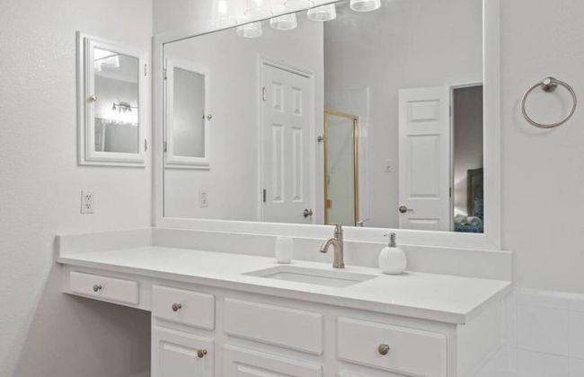 Stylish One Level Home Ping Pong Foosball Yard - Foto 29