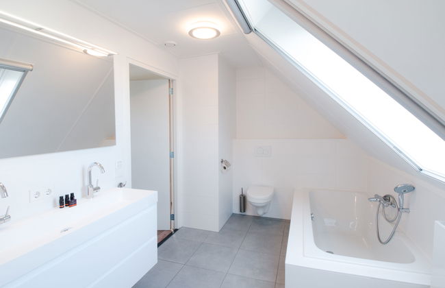 6 bedroom House in Tholen with terrace - Photo 10