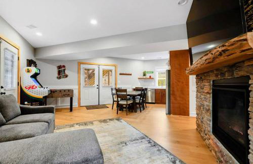 Luxury A Frame 5BR Hot Tub & Mountain Views - Foto 26