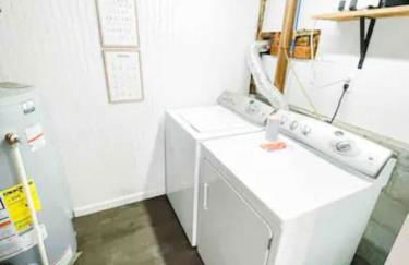 Sparkling Saratoga 3BR home near Track and SPAC Dogs - Foto 28