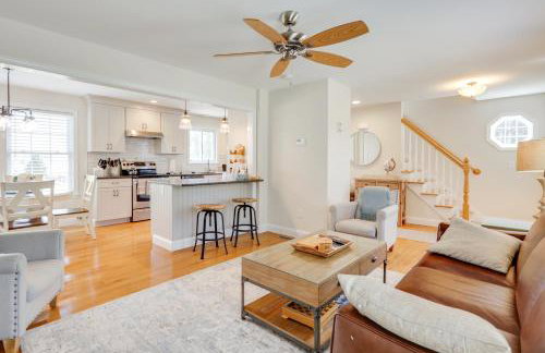 Walk to Pawcatuck River Family-Friendly Home! - Foto 11