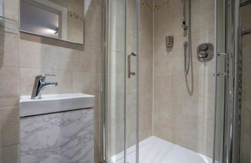 Runway Hse Luxe 5 Bed, with King sized Beds, next to Aiport & NEC, JLR 5 mins - Foto 17