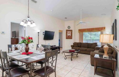 5 bedroom, 7 bed , 3 bathroom Midterm Rental Home with Pool and Game room, near Disney - Foto 18