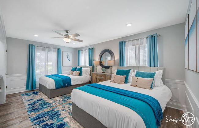 Chic 8BR with Heated Pool & Waterview - Photo 1