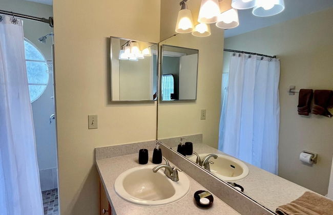 Three Bedroom Apartment #3 -- 5014 LBC -- Vusa Three Bedroom Condo Apartment - Foto 16