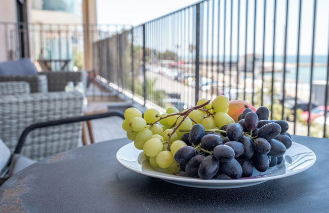 Stylish 1BR Beach-Front Apt w Sea View - Foto 12