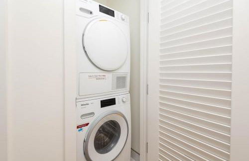 Snug 3BR HighRise with Pool, Spa & Rooftop Views - Foto 24