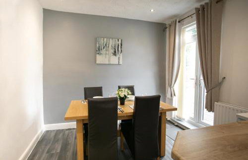 Manvers House, Rotherham for contractors, Families, free parking, Spacious, WIFI, modern - Foto 16
