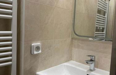 View on Eiffel Tower Seine and Main Monuments - Photo 6