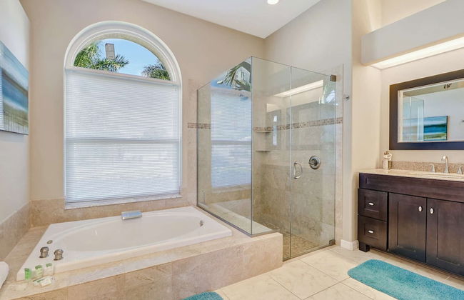 Cape Coral Pool Home With Boat Lift, Access to Gulf - Foto 14