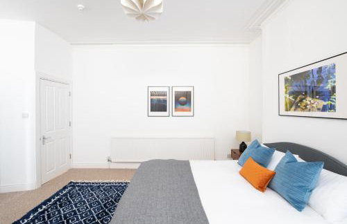 Homely Hamilton Hideaway- Free Private Parking - Photo 14