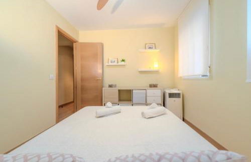 Amplio piso de 100m2 con 3 hab, wifi rápido, AC - Photo 21