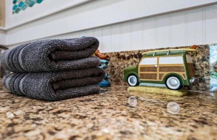 Beachfront Hideaway! Luxury Beachfront, SwimSpa, Game Room, Firepit by Bolivar Vacations - Foto 52