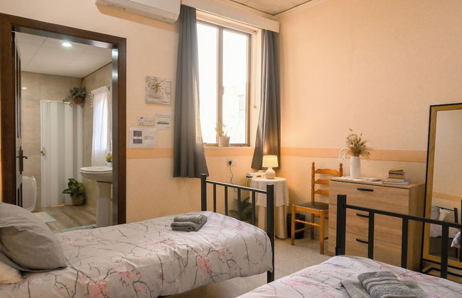 Sunny Maltese Townhouse Madonnina Kalkara - Photo 37