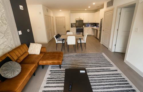 Luxury 2BR Stay Pool, Gym and Chill Areas - Photo 20