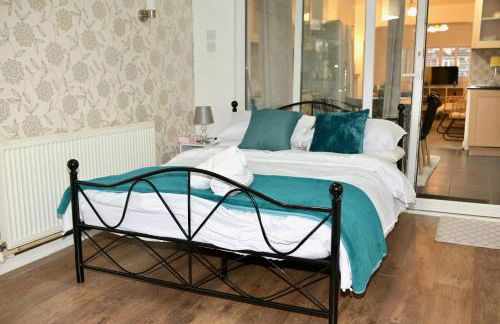 Cosy 5 Bedroom Central Birmingham - Photo 3