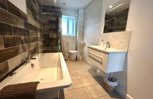 8 - Mouse Hole - Vast dog friendly garden with hot tub - Photo 4