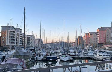 Stylish Marina Apartment with Stunning Views - Foto 20